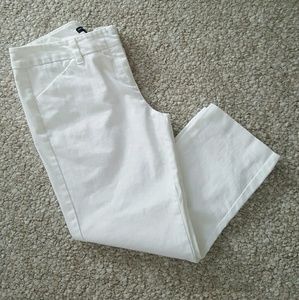 White cropped pants